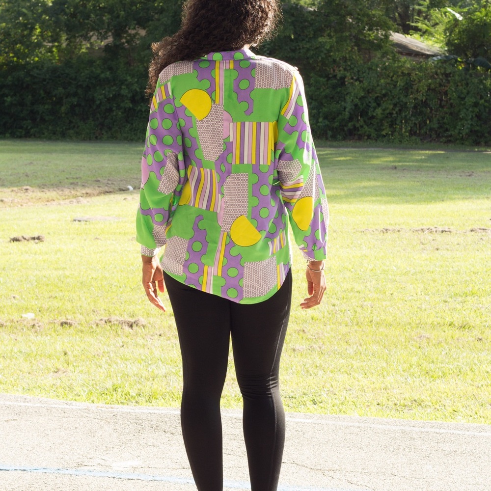 90’s vintage multi-colored blouse. Size Medium - Picture 3 of 4